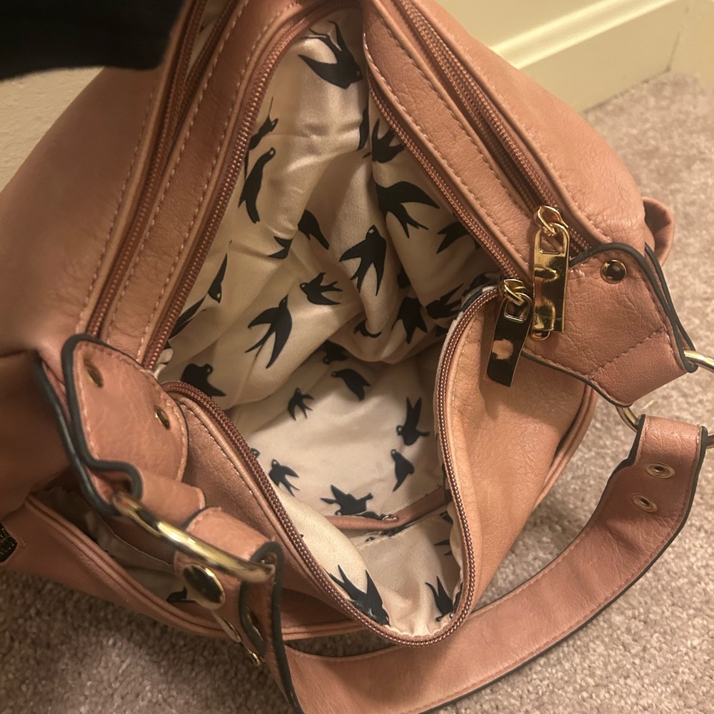 Elegant Tan Women's Shoulder Bag - Picture 3 of 5